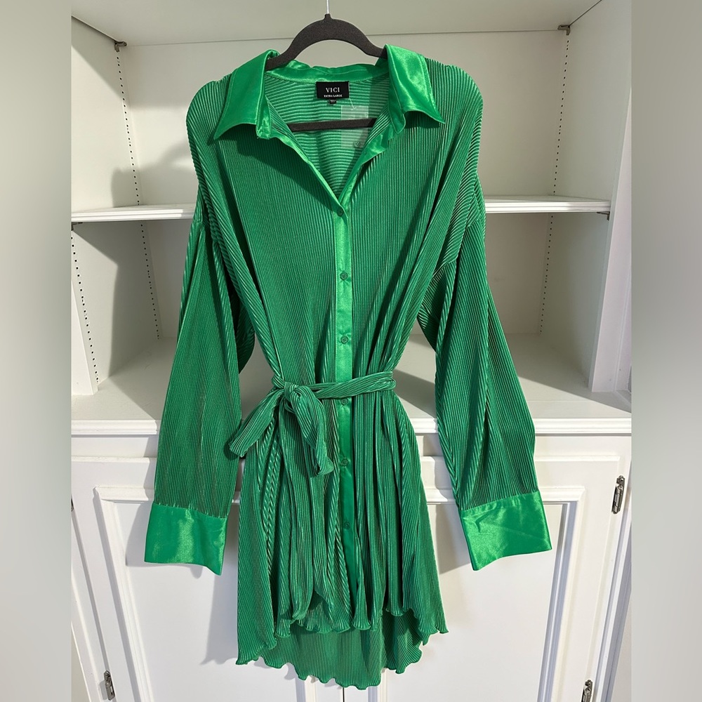 VICI green long sleeve dress! NWT!